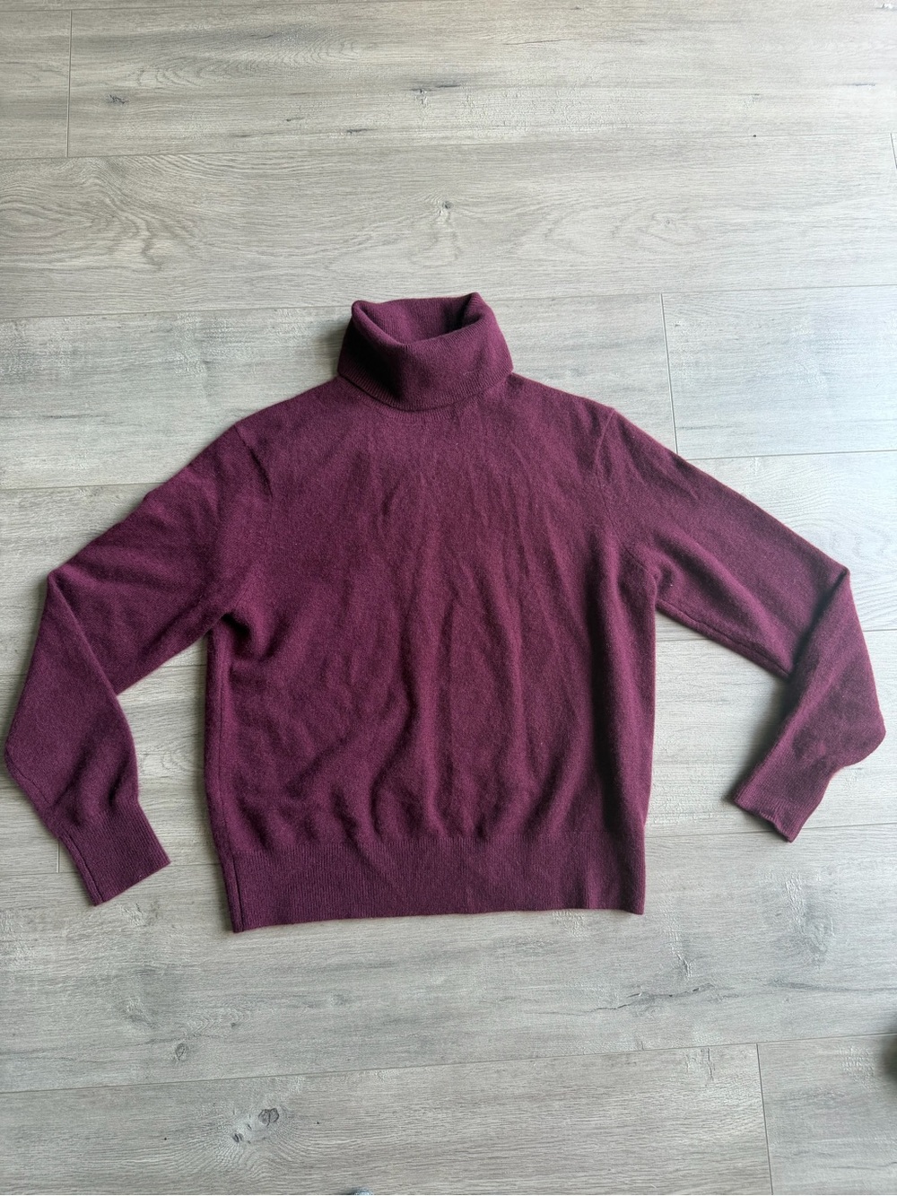 White & Warren Cashmere sweater - size small - Sangria/Burgundy